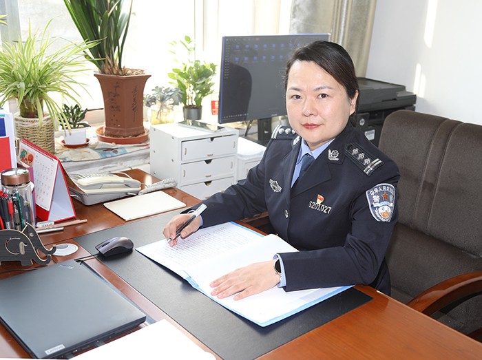 擎旗奮進新時代忠誠履職映初心  ——記全省監獄系統“凝心鑄魂楷模”黨林娟